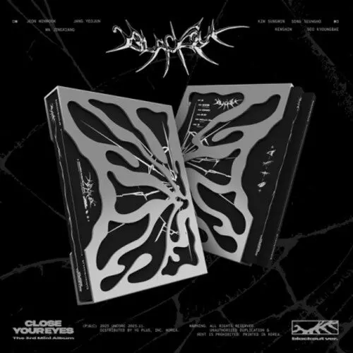 Close Your Eyes: Blackout - Blackout Version - Incl. Photobook, Postcard Set, Selfie Photocards, Stickers + Folded Poster - Compact Discs 1