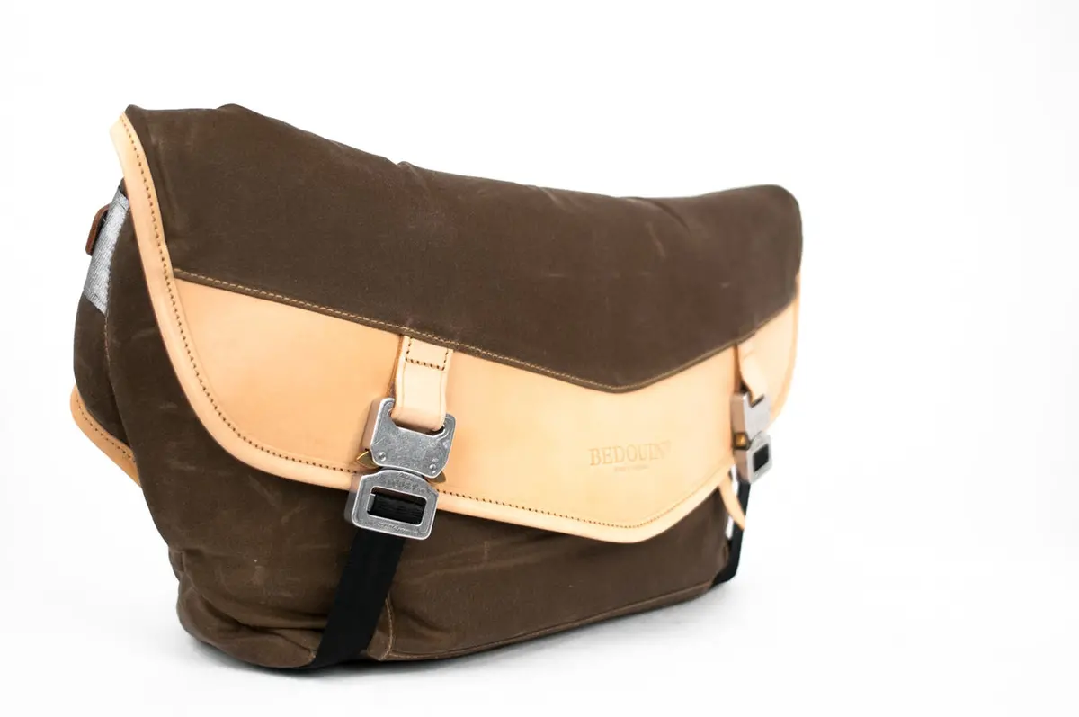 Genghis Medium Messenger Bag (Made In England 🇬🇧) 1